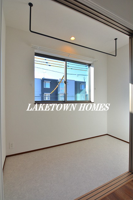 その他設備　西側洋室にあるサンルームです。