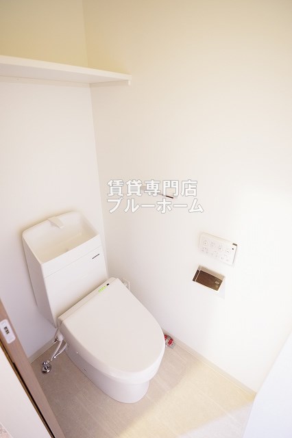 トイレ　温水洗浄便座付きです！