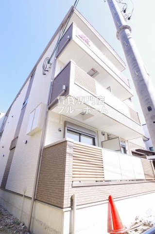 建物外観　木造3階建ての綺麗な物件！