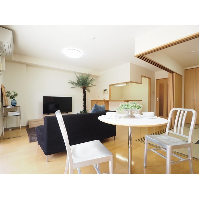 居室・リビング　リビングの家具家電はイメージです。