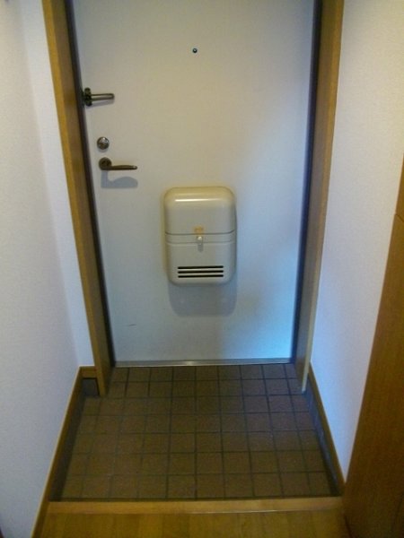 玄関　※別部屋参考写真です。