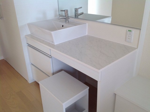 その他部屋・スペース　洗面の横にパウダースペースあります