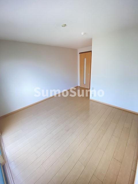 その他部屋・スペース　広くて明るい寝室