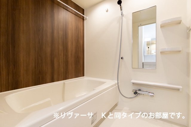 バス・シャワールーム　※同施工メーカーの内装写真です