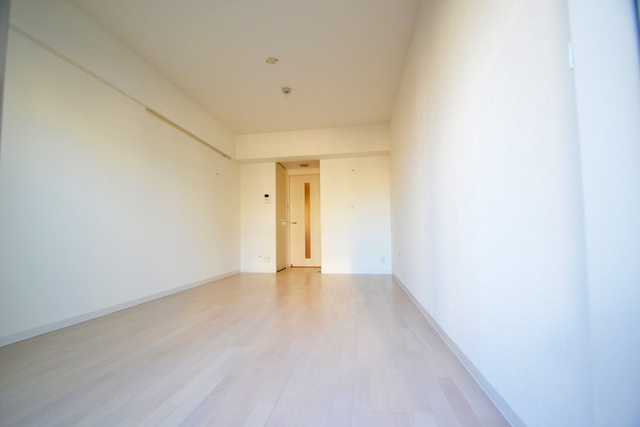 居室・リビング　柱が出ない長方形の間取　９．１帖