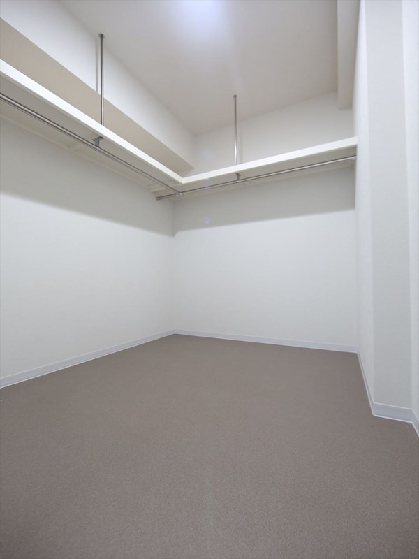 収納　ウォークインクローゼット（収納充実してます）