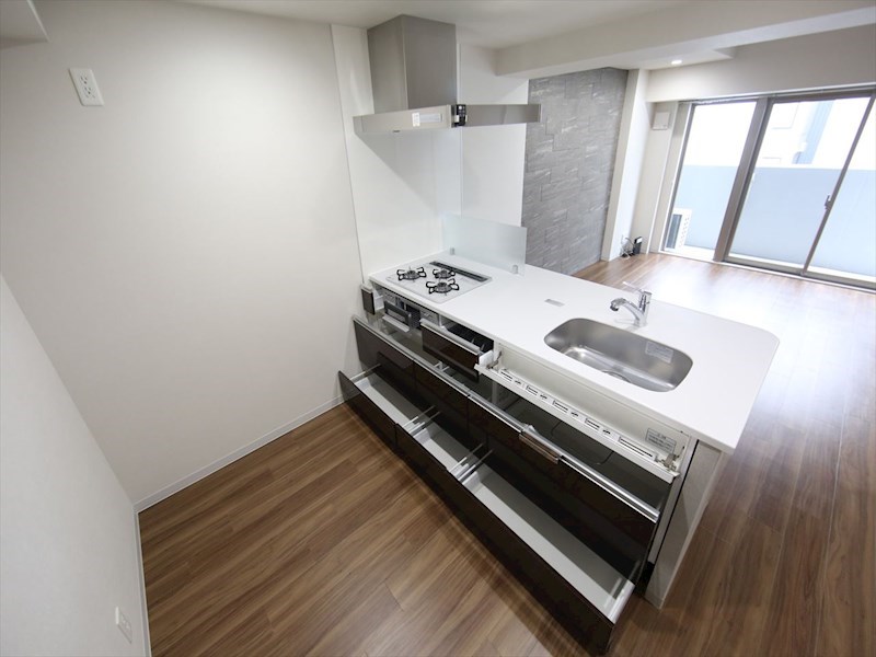 キッチン　システムキッチン（ガス3口コンロ・グリル付）