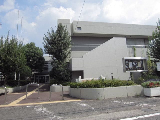 図書館　稲城市立第四図書館（図書館）まで876m