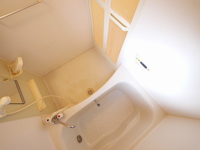 バス・シャワールーム　コンパクトで使いやすいお風呂です