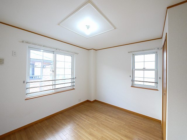 その他部屋・スペース　広くて明るい寝室