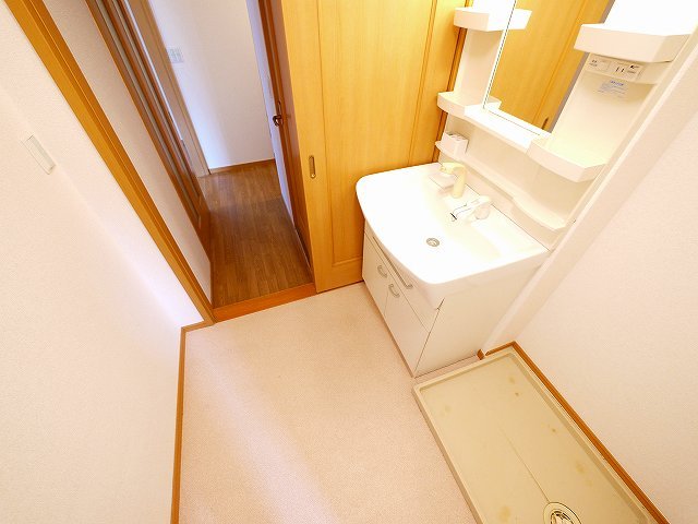 洗面設備　ゆったりとスペースのある洗面所