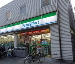 コンビニ　ファミリーマート目黒中町店（コンビニ）まで713m
