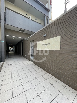 エントランス　ルーエ桜川　エントランス