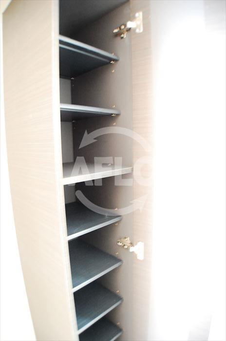 玄関　ルーエ桜川　下駄箱