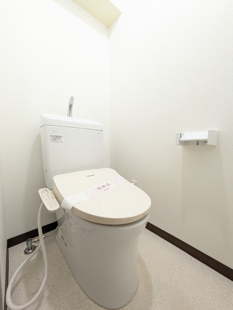 トイレ　洗浄機能付き便座