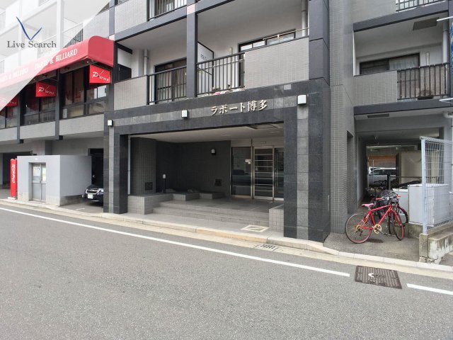 エントランス　ゆとりのあるエントランスです