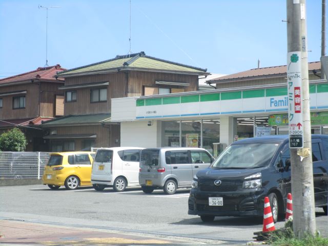 コンビニ　ファミリーマート（コンビニ）まで1200m