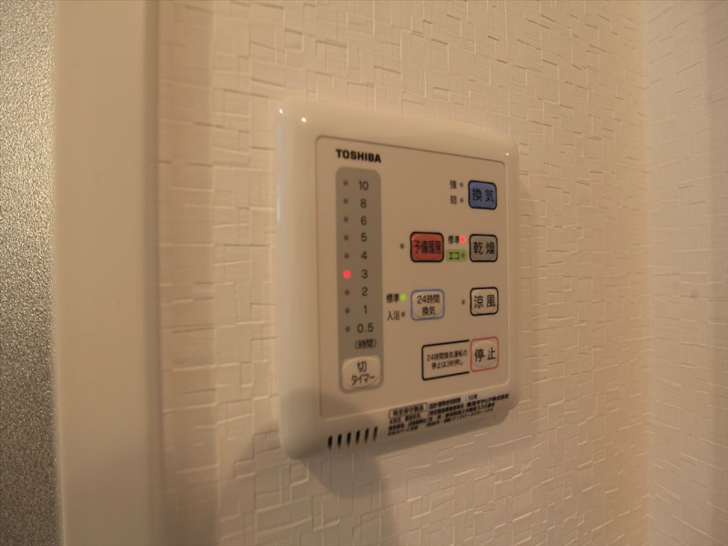 その他設備　浴室暖房乾燥機付き