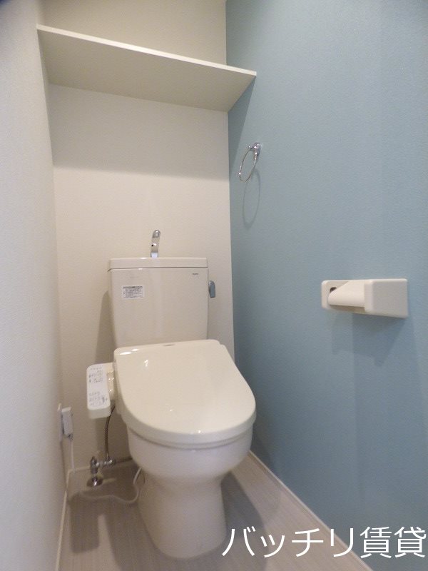 トイレ　別号室タイプの為、現状を優先致します。