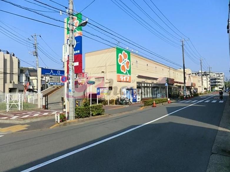 スーパー　ライフ中野新井店（スーパー）まで590m