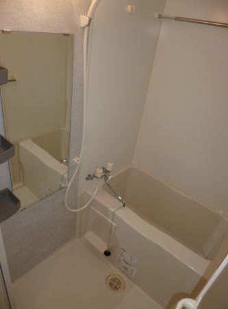 バス・シャワールーム　清潔感のあるバスルーム