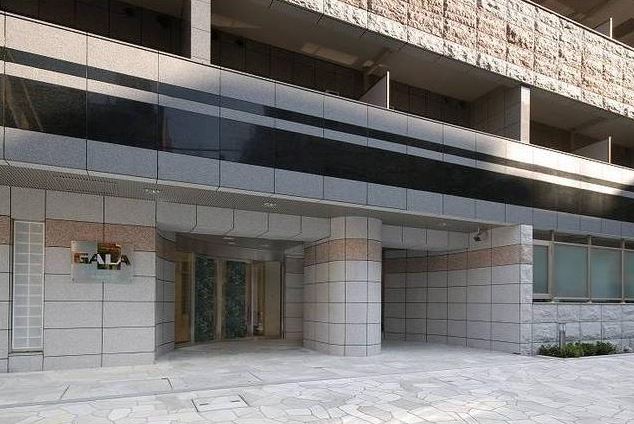 エントランス　ガーラ・ステーション新宿御苑前