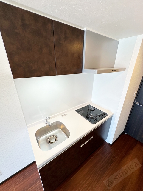 キッチン　同施工写真です　階数により内装色が異なります