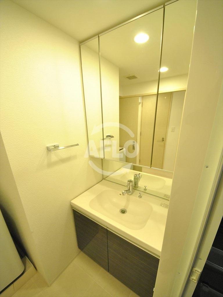 洗面設備　コンフォリア心斎橋ＥＡＳＴ　独立洗面台