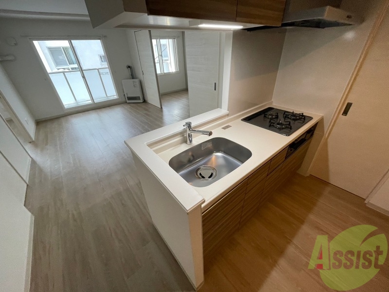 キッチン　３口システムキッチンですのですぐにお料理に使えます！