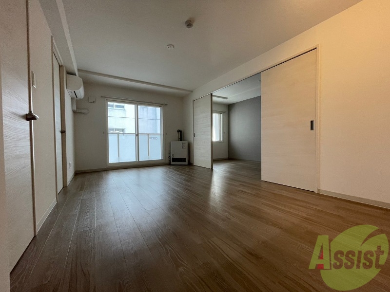 居室・リビング　広くてきれいなリビングです！快適に過ごせそうですね。