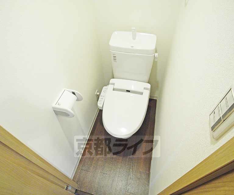 トイレ　ウォシュレット付きです。