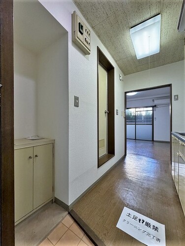 その他　共有部からの室内　※前回募集時2024年1月撮影