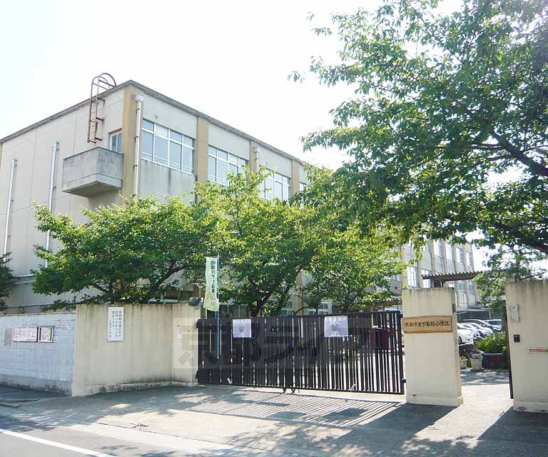 小学校　下鳥羽小学校（小学校）まで840m