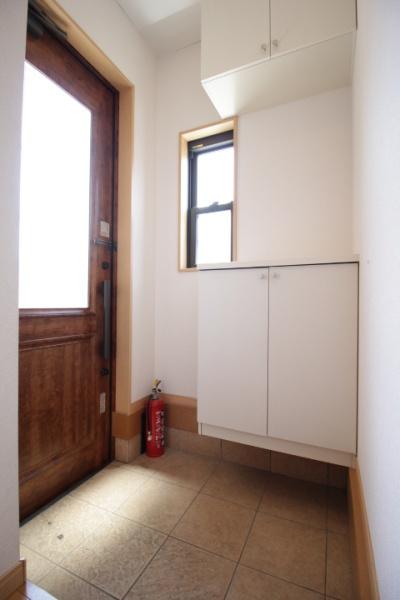 玄関　採光のとれた明るい玄関