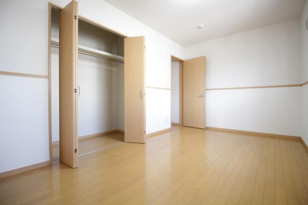 その他部屋・スペース　広々とした収納付きの洋室