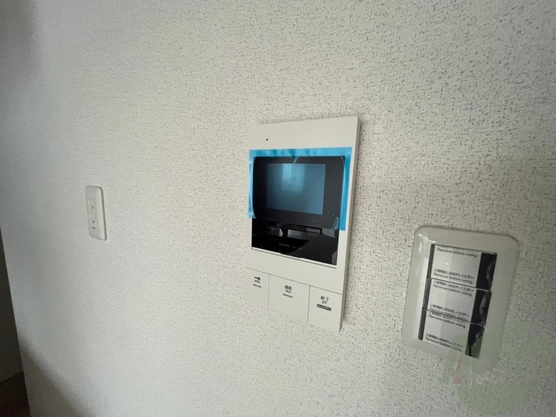 セキュリティ　ＴＶモニター付インターホンです。来客者の顔が見えるので安心！