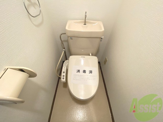 トイレ　こちらはトイレです。ウォシュレット機能付きです。