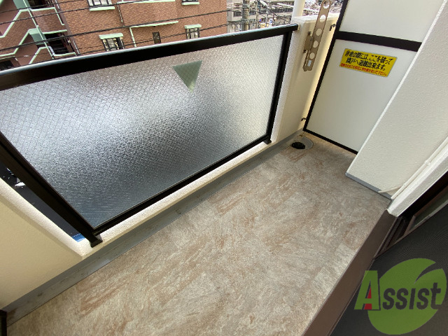 バルコニー　バルコニーは幅があり、洗濯物もはかどりますね。