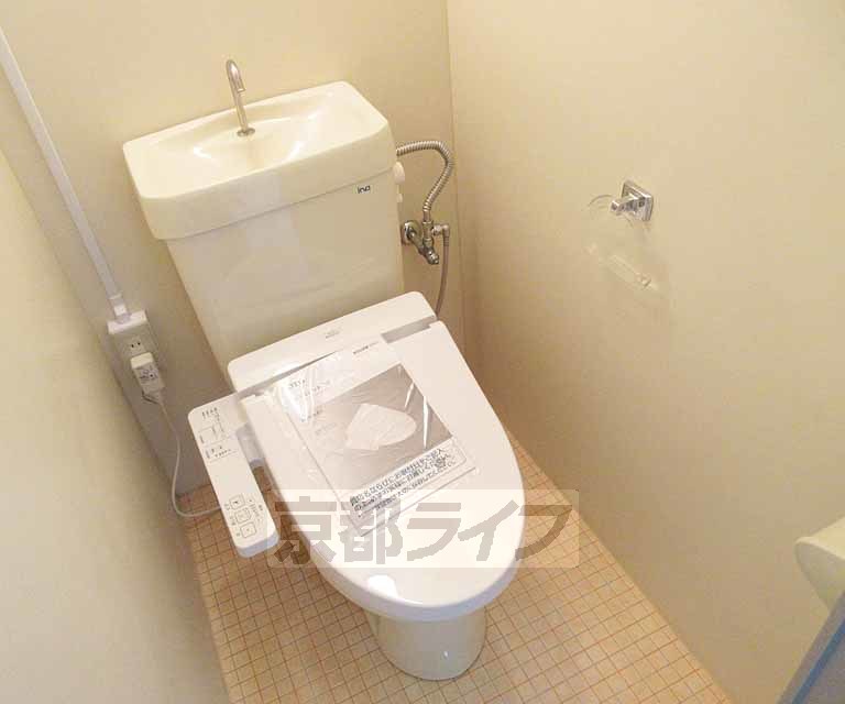 トイレ　ウォシュレット付きで快適に使えるトイレです