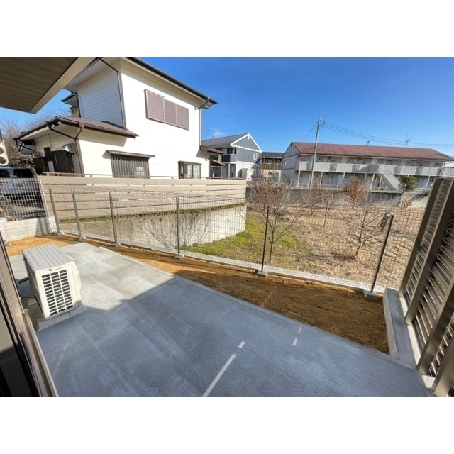 庭　広々とした専用庭からの景色は格別、春には