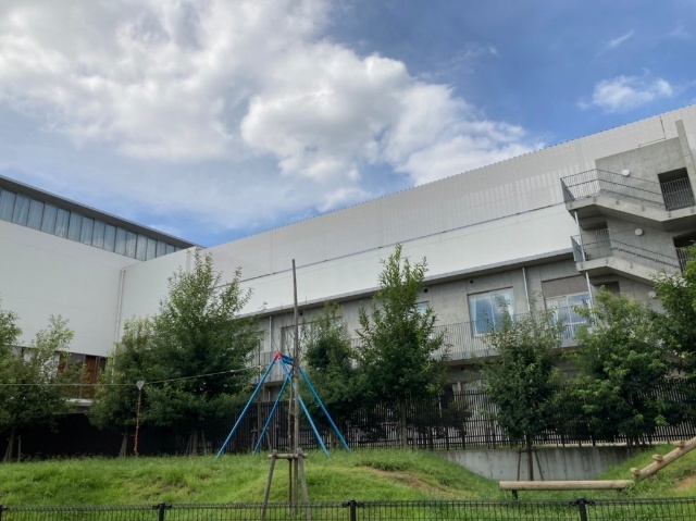 中学校　西東京市立ひばりが丘中学校（中学校）まで1418m