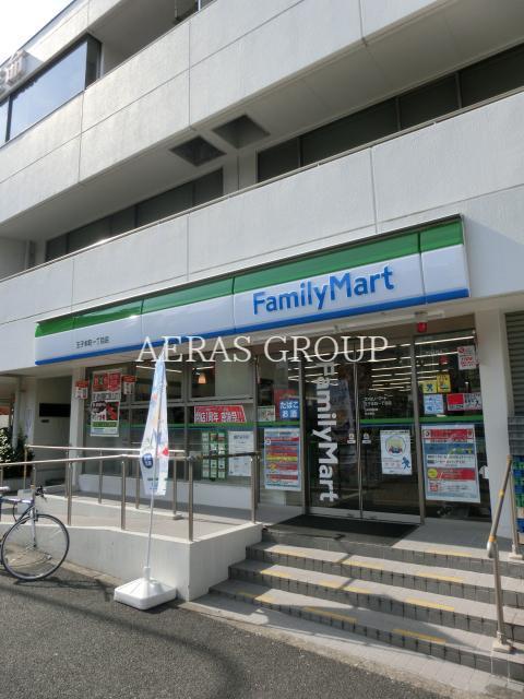 コンビニ　ファミリーマート王子本町1丁目店（コンビニ）まで93m