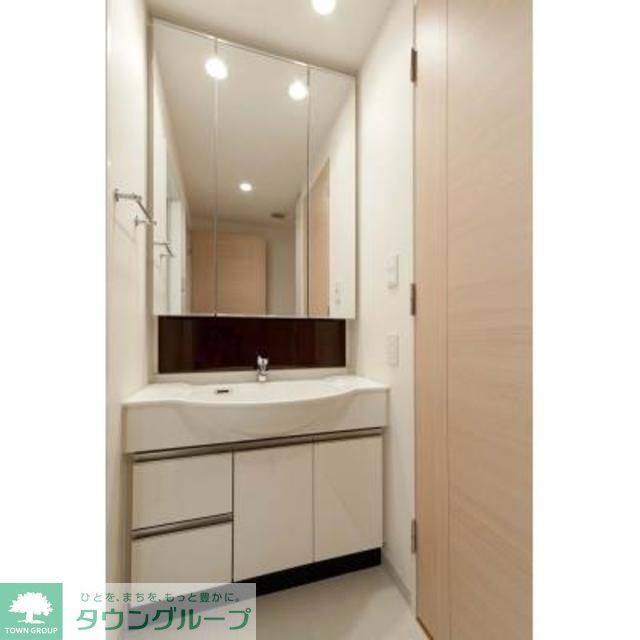 洗面設備　※写真は同タイプ住戸です。