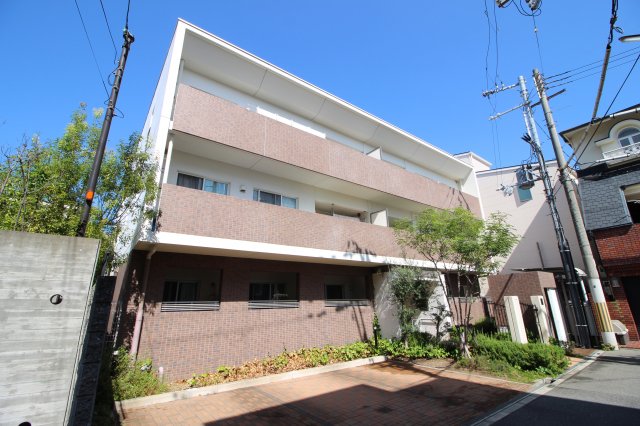 建物外観　ベルデ　パティオ　鉄筋コンクリート造　3階建