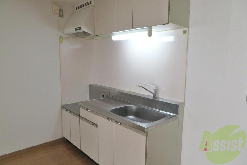 キッチン　キッチンはシンク、料理スペースともに広々