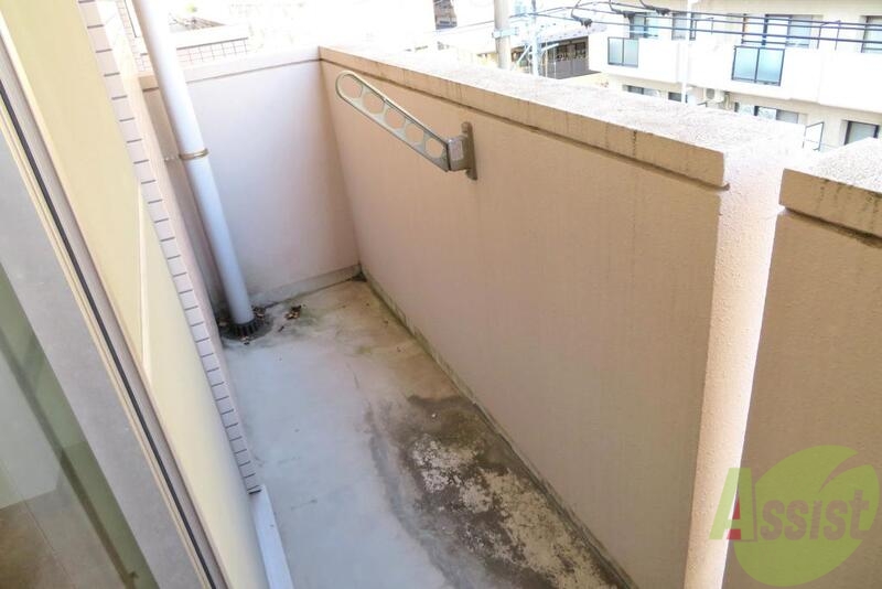 バルコニー　バルコニーはちゃんと歩けて洗濯物も干しやすそう。