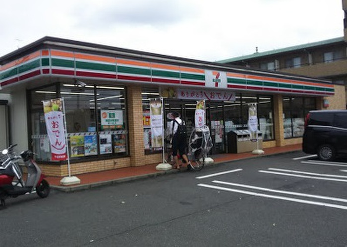 コンビニ　セブンイレブン 新小平駅前店（コンビニ）まで650m
