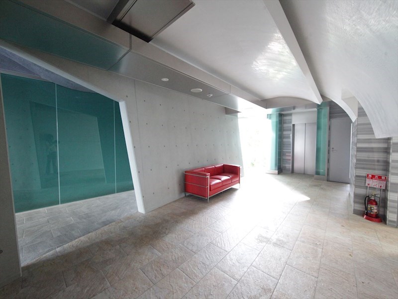 エントランス　エントランス　オートロック　宅配ＢＯＸ　防犯カメラ付