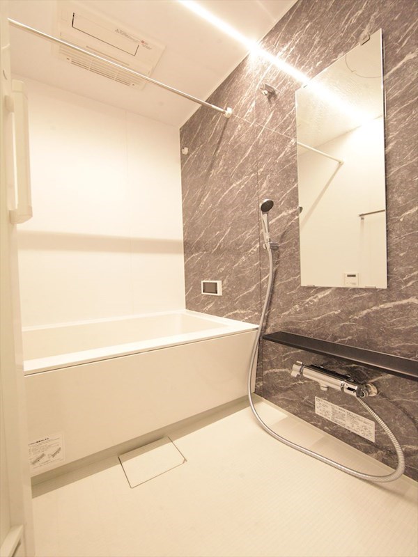 バス・シャワールーム　浴室暖房乾燥機付　追い焚き・浴室テレビ付お風呂