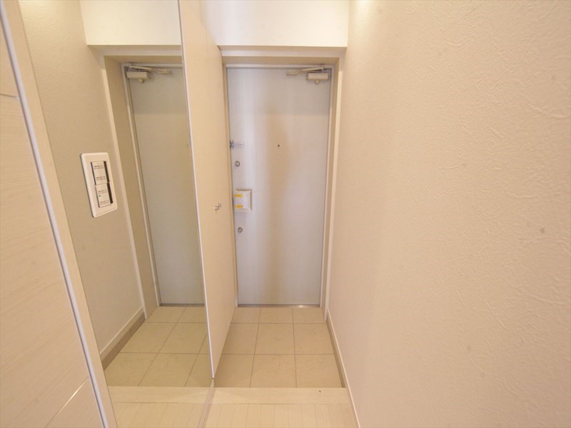 玄関　玄関　シューズボックス付（収納充実してます）